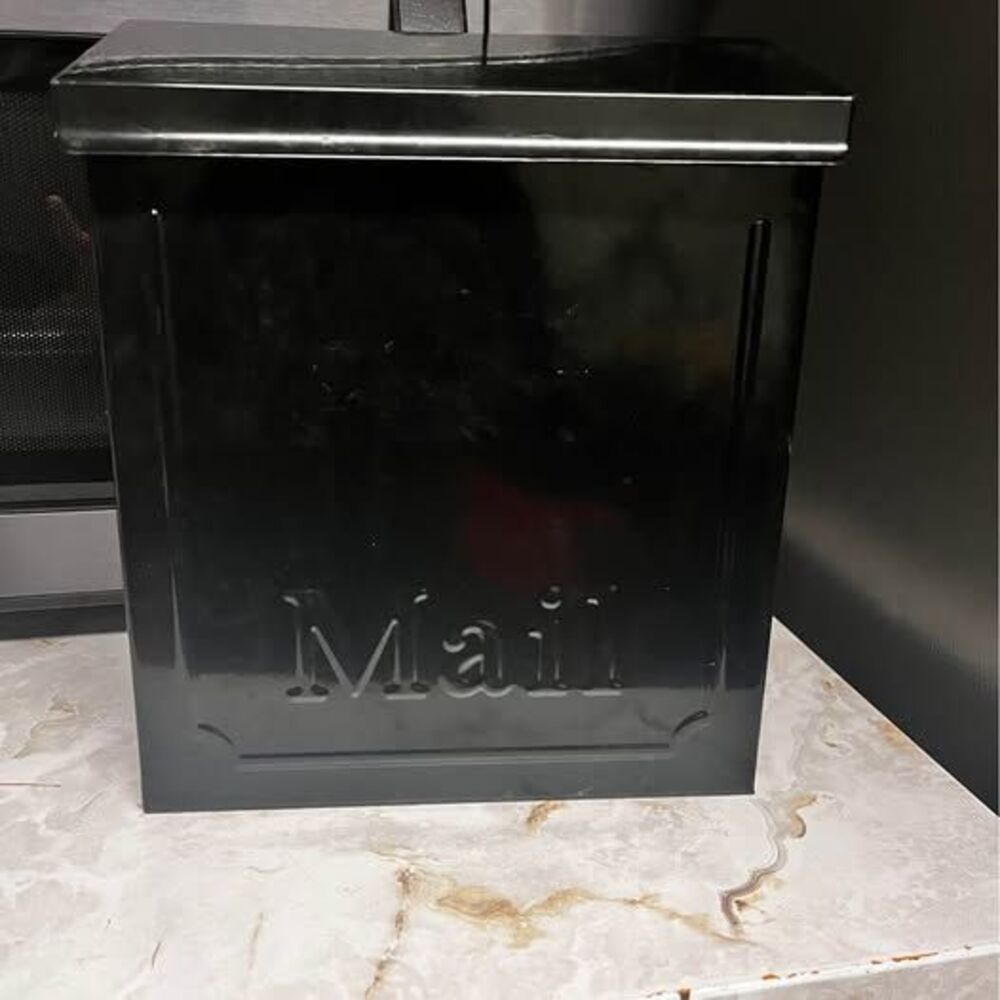 Wall mount mailbox